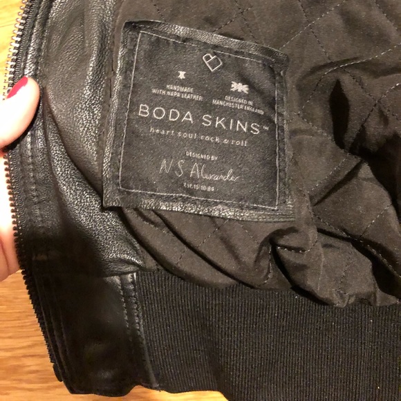 Bodaskins Men’s Leather Bomber Jacket